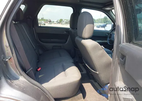 2010 Ford Escape Xlt z USA, uszkodzony, nr VIN 1FMCU0D71AKB54307